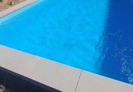 Jaka farba do basenu betonowego? Wybieramy niezawodne rozwiązania