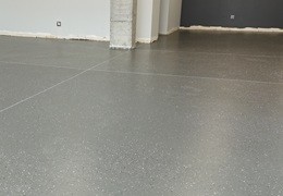 Živicové podlahy pre začiatočníkov. Ide o systémy, ktoré nevyžadujú žiadne skúsenosti