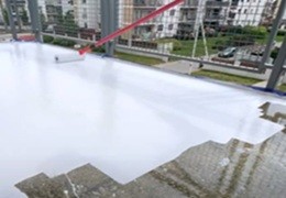 Studium przypadku: Hydroizolacja balkonu z dekoracyjnym efektem granitu – kompleksowa aplikacja krok po kroku