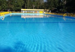 Schutz und Renovierung des Schwimmbades mit Neopox Pool-Epoxidfarbe